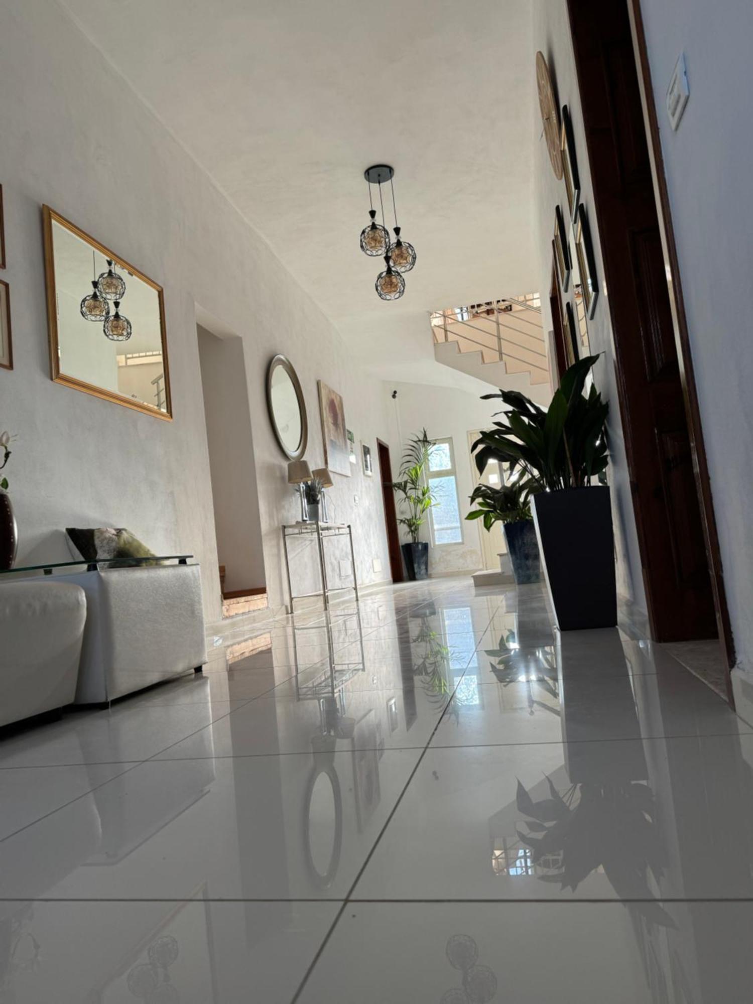 Kunevain Guest House Лежа Экстерьер фото